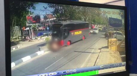 BREAKING NEWS: Bus Milik Polisi di Takalar Tabrak Pengendara Pelajar