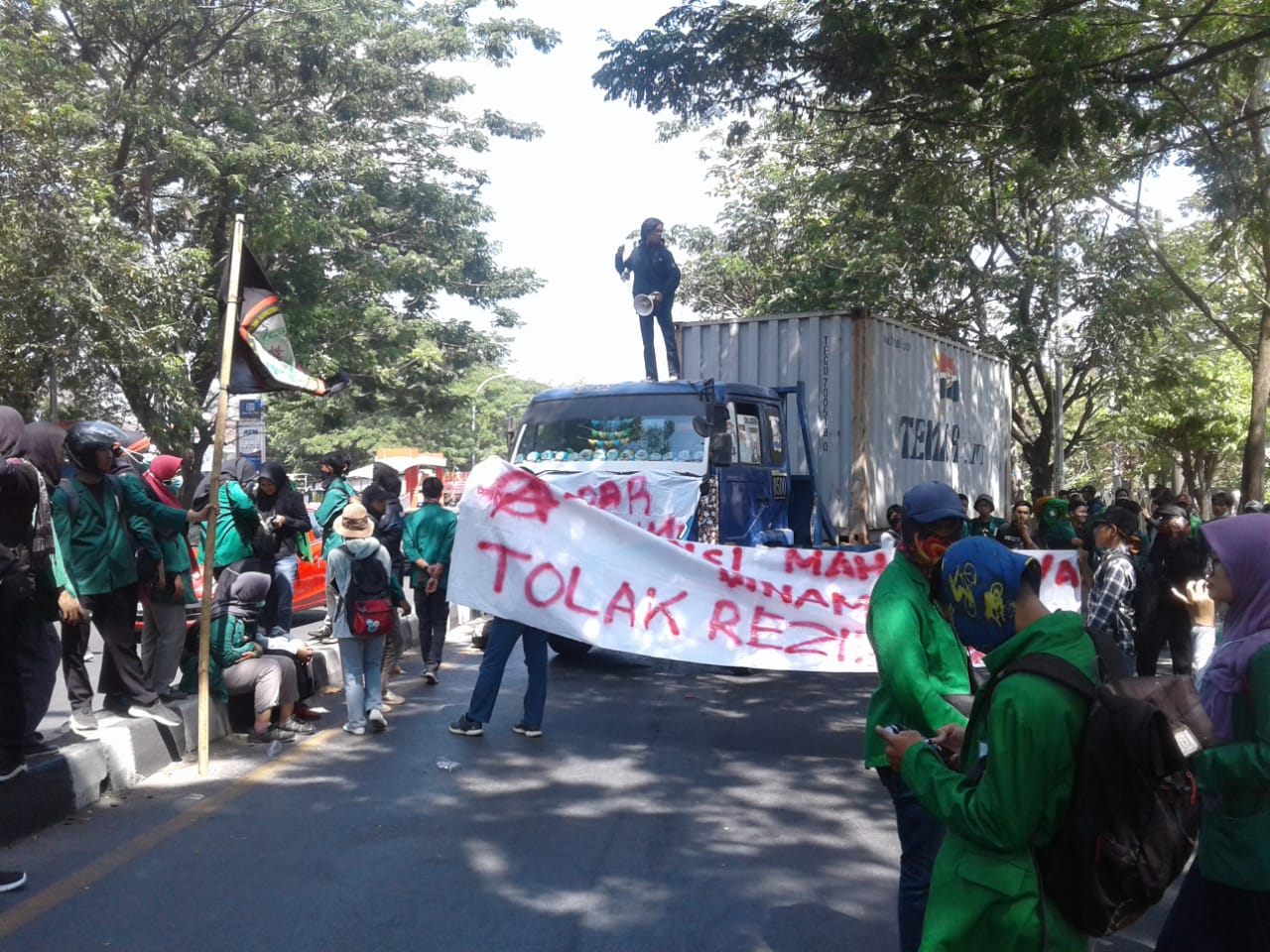 BREAKING NEWS: Ratusan Mahasiswa UIN Gelar Aksi Jilid 3, Tutup Dua Jalur di Jalan Sultan Alauddin