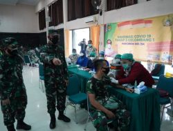 Personil TNI dan PNS Jajaran Korem 061/SK Laksanakan Vaksinasi Massal