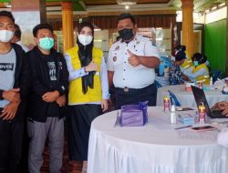 Cegah Covid-19, Ketua DPRD Jeneponto Melaksanakan Vaksinasi Massal di Kediamannya