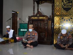 Imbangi Tugas dengan Ibadah, Polres Sidrap Gelar Yasinan dan Doa Bersama di Masjid
