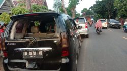 Rem Blong, Mobil Truk di Jeneponto Hantam 2 Mobil Avanza