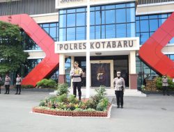 Kapolres Tri Suhartanto Pimpin Peringatan HKN 2024 di Lapangan Mako Polres Kotabaru