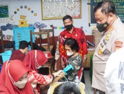 Dirbinmas Polda Sulawesi Selatan Tinjau Pelaksanaan Vaksinasi Massal Di Gowa