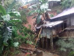 Hujan Lebat, Rumah Warga Desa Tombo Terkena Longsor