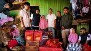 Dinsos Jeneponto Salurkan Bantuan Logistik dan Sembako kepada Warga Lumpuh di Tanammawang